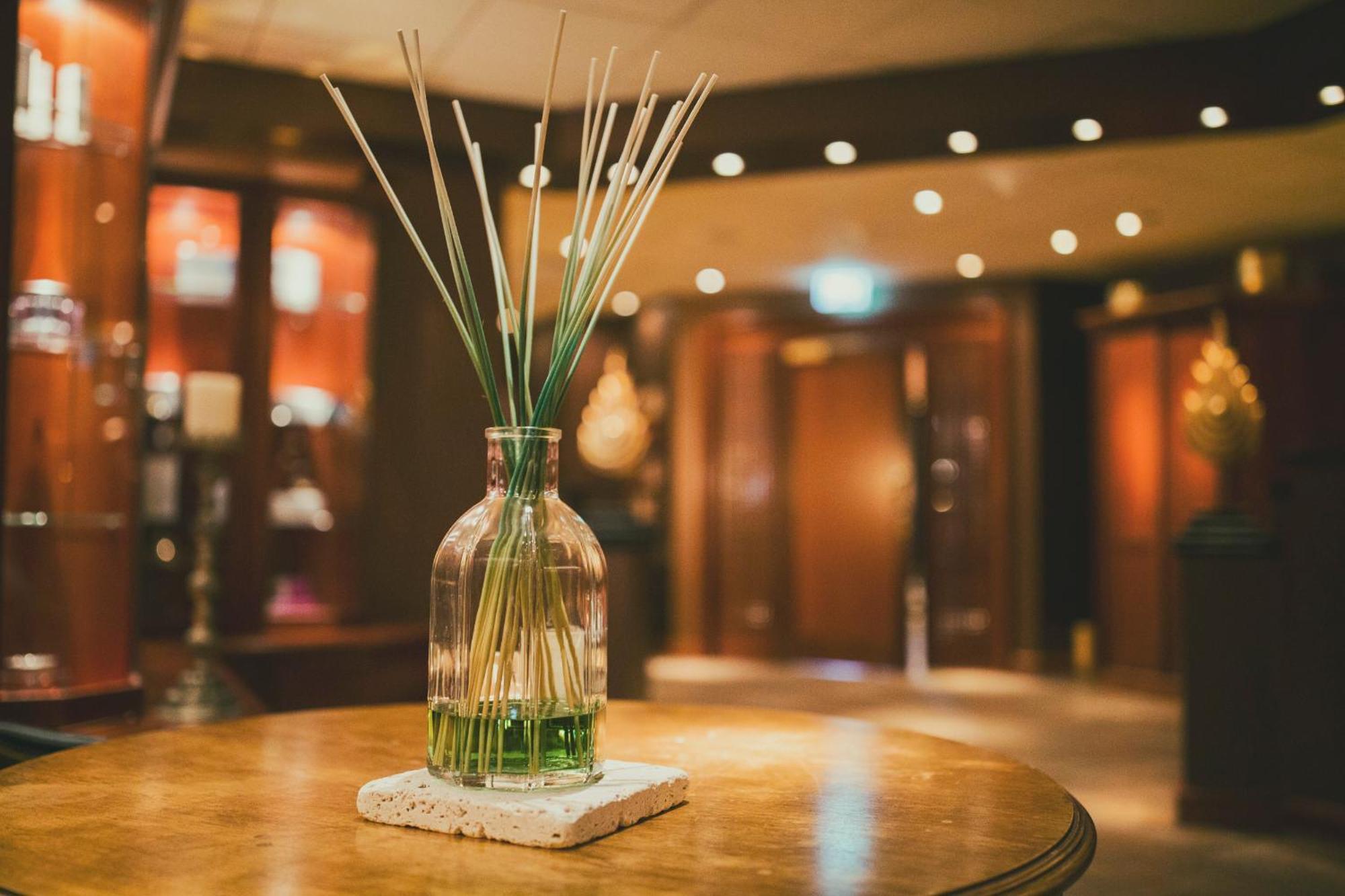 Grand Hotel Huis Ter Duin Noordwijk Exterior photo A reed diffuser